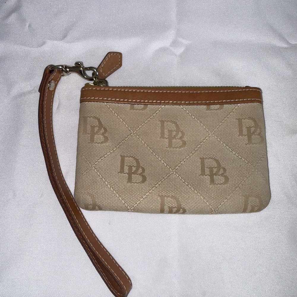 Dooney & Bourke Signature Khaki Light Tan Zip Top Wristlet Coin Purse Keychain